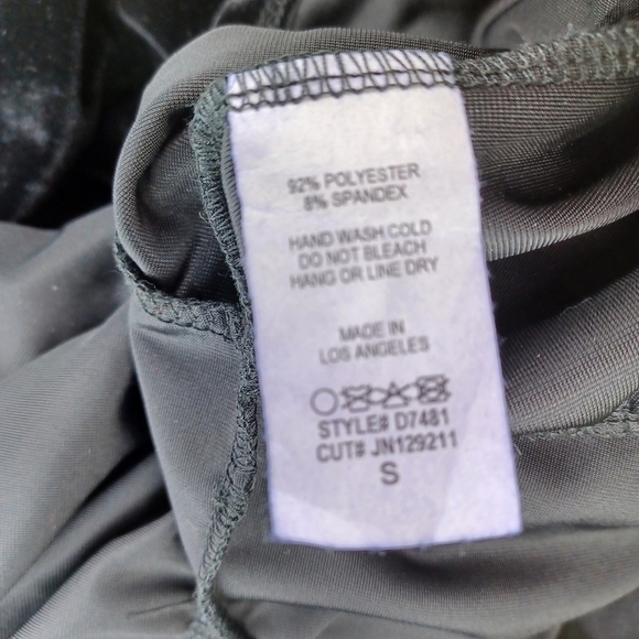 Lilypad velour v-neck long-sleeved dress - Picture 11 of 11